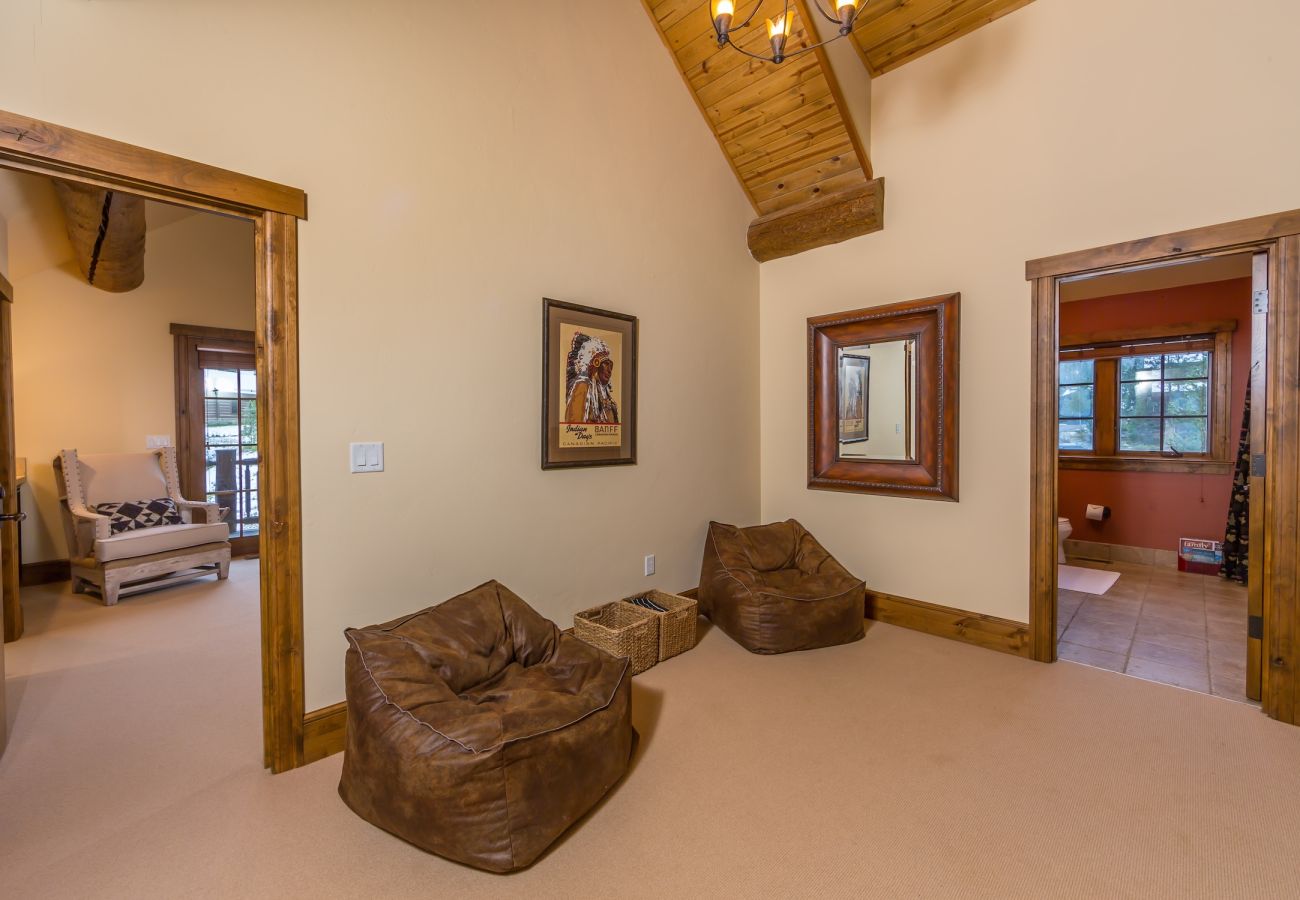 Chalet in Big Sky - New to Market! Vast Ski In/Ski Out Big Sky Chalet