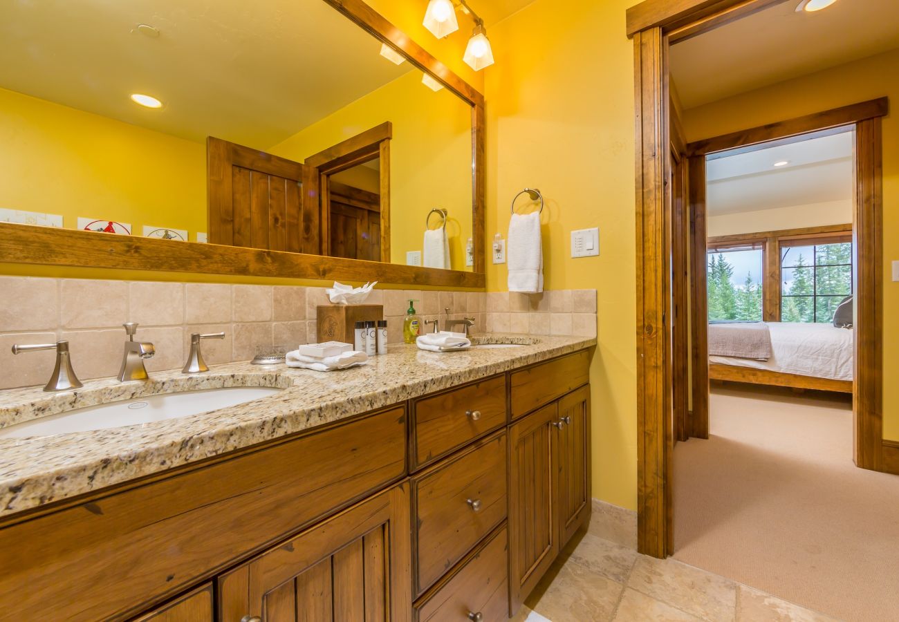 Chalet in Big Sky - New to Market! Vast Ski In/Ski Out Big Sky Chalet
