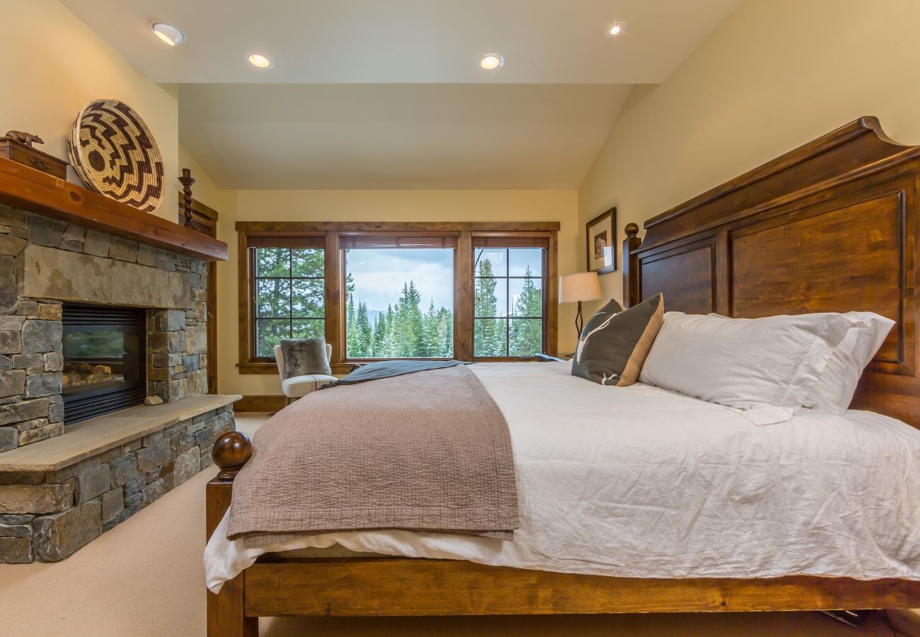 Chalet in Big Sky - New to Market! Vast Ski In/Ski Out Big Sky Chalet