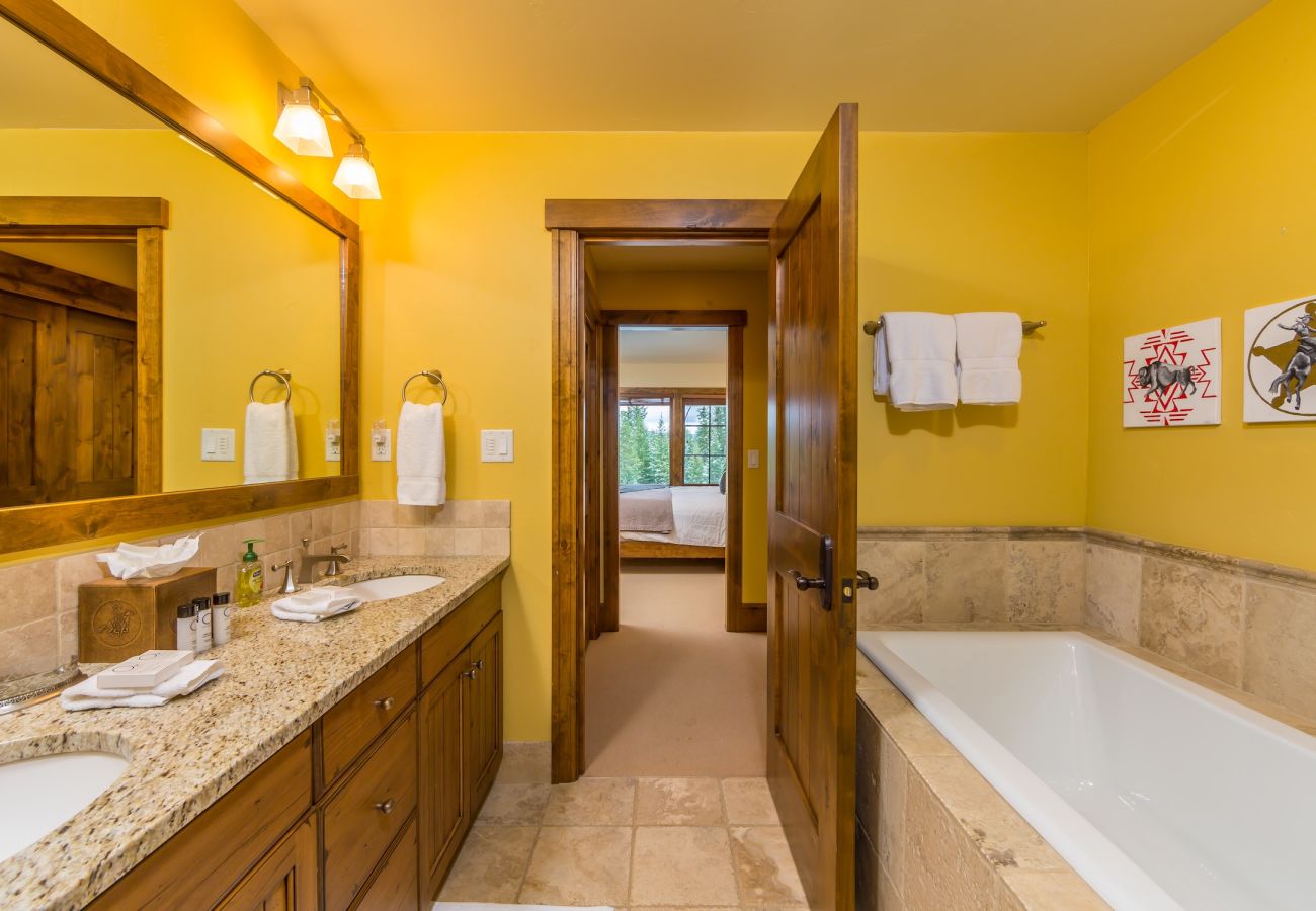 Chalet in Big Sky - New to Market! Vast Ski In/Ski Out Big Sky Chalet