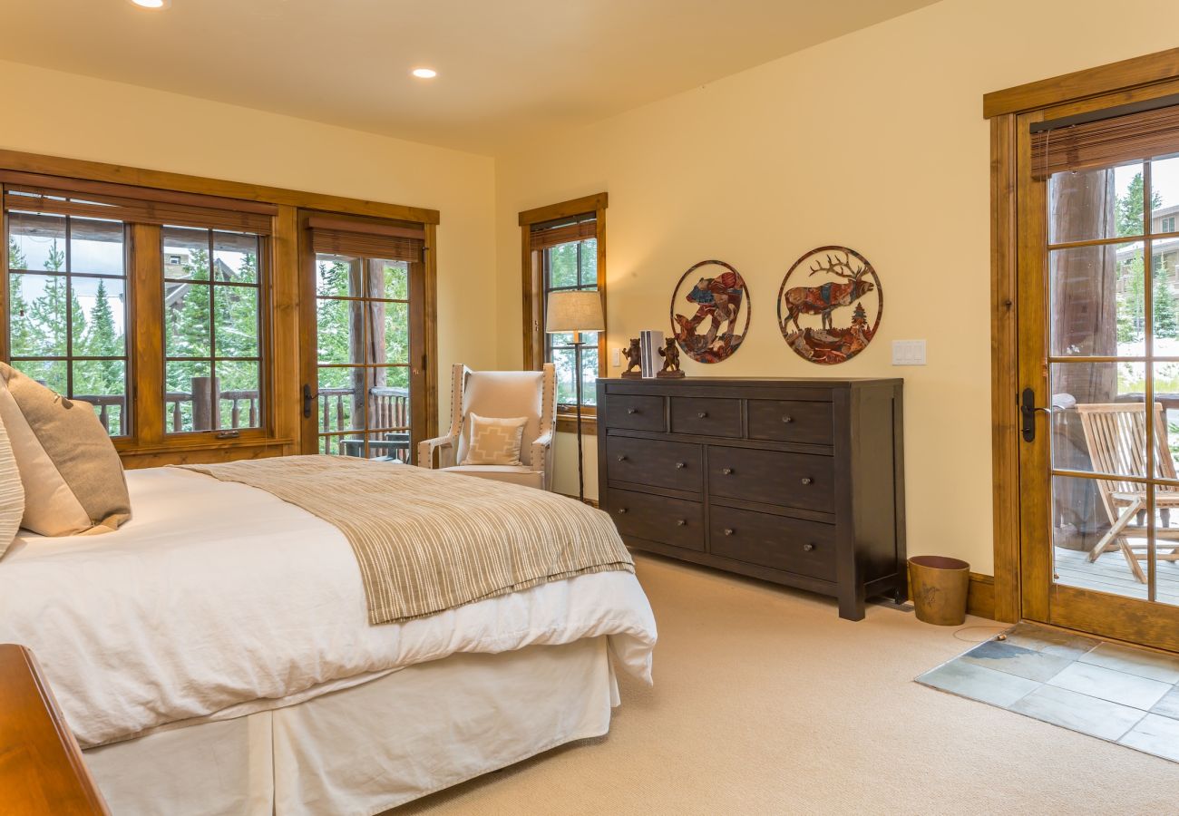 Chalet in Big Sky - New to Market! Vast Ski In/Ski Out Big Sky Chalet
