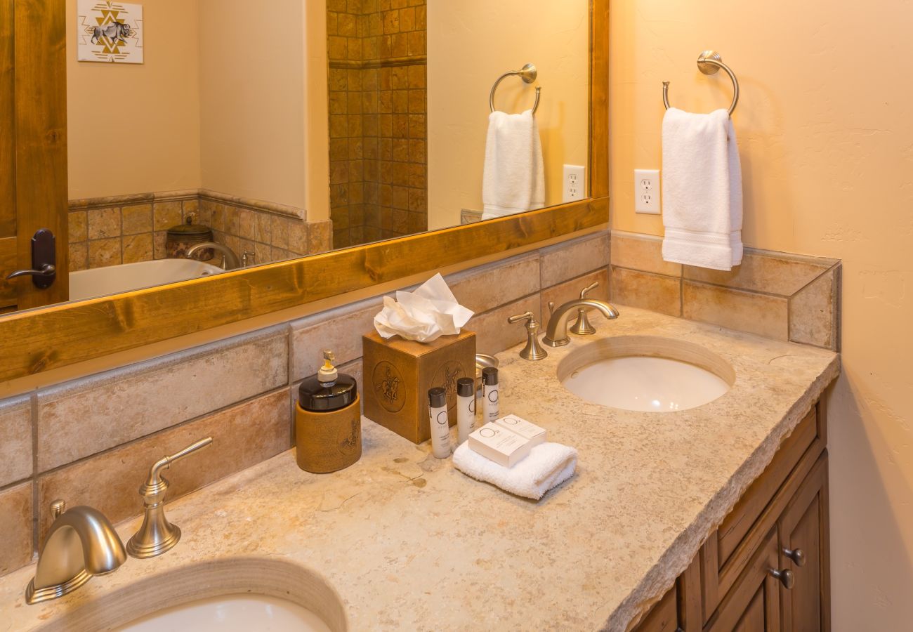 Chalet in Big Sky - New to Market! Vast Ski In/Ski Out Big Sky Chalet