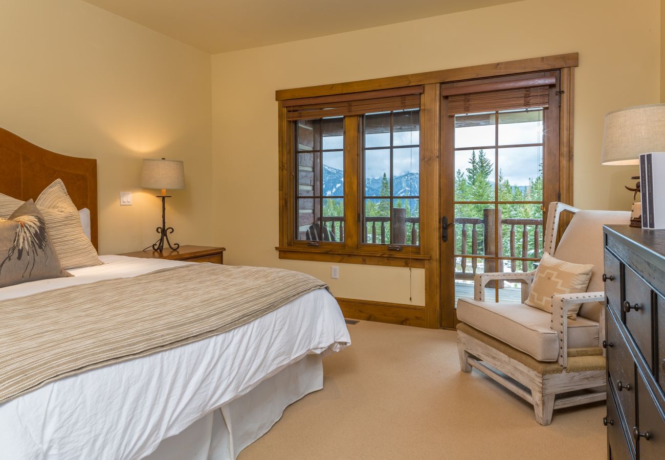 Chalet in Big Sky - New to Market! Vast Ski In/Ski Out Big Sky Chalet