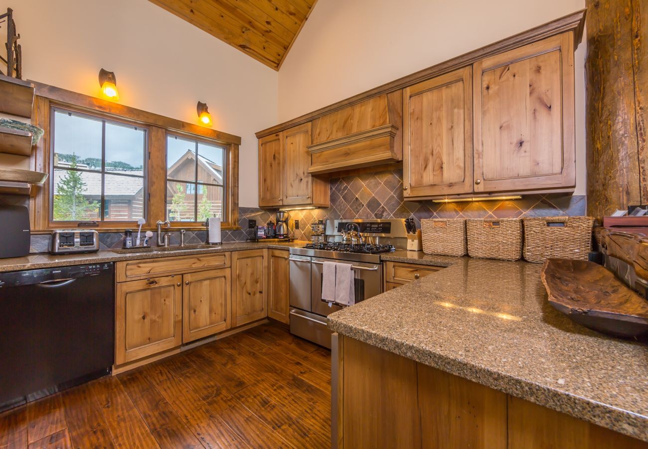 Chalet in Big Sky - New to Market! Vast Ski In/Ski Out Big Sky Chalet