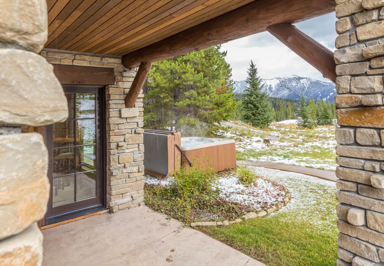 Chalet in Big Sky - New to Market! Vast Ski In/Ski Out Big Sky Chalet