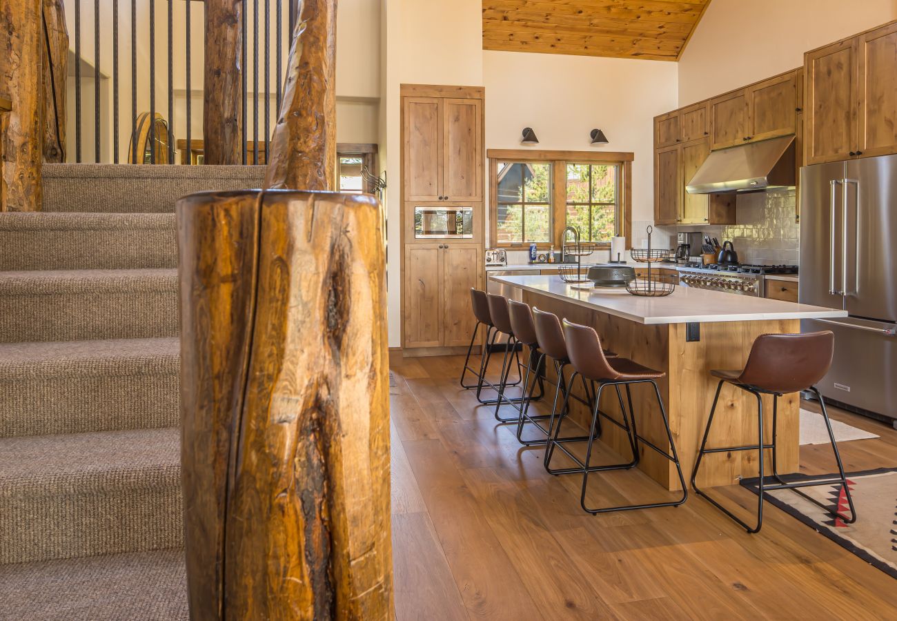 Chalet in Big Sky - Vast Ski In/Ski Out Big Sky Chalet