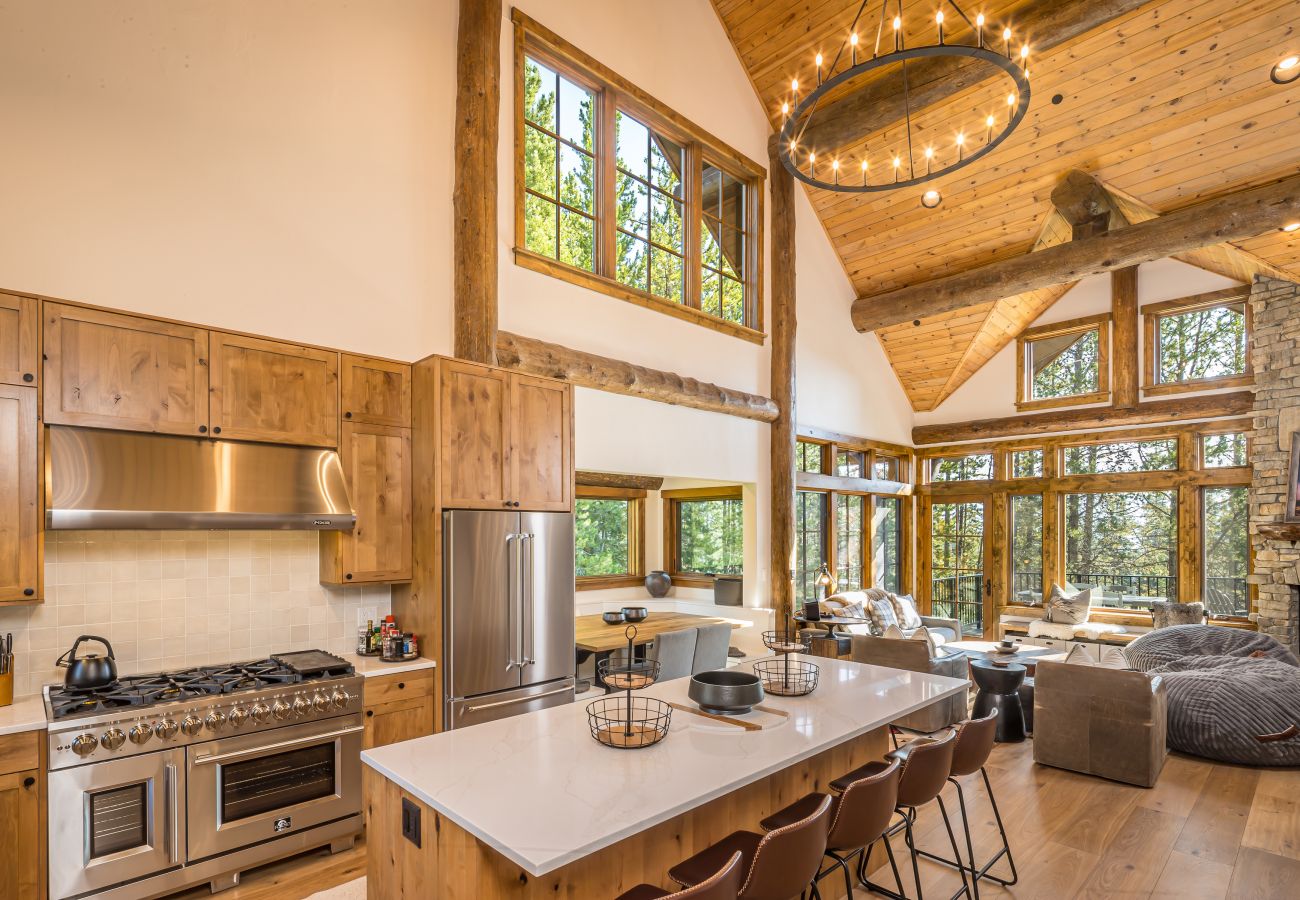 Chalet in Big Sky - Vast Ski In/Ski Out Big Sky Chalet