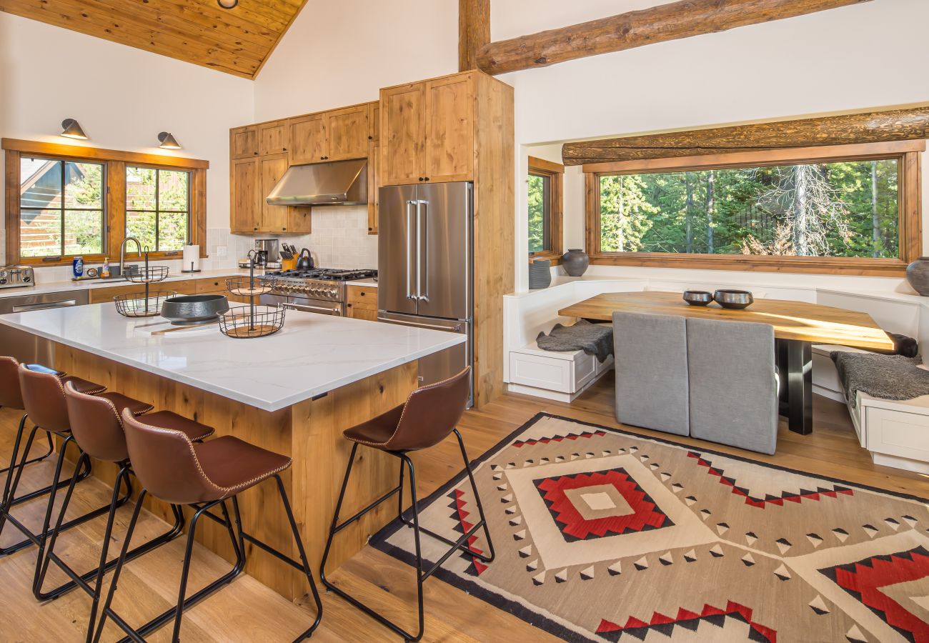 Chalet in Big Sky - Vast Ski In/Ski Out Big Sky Chalet