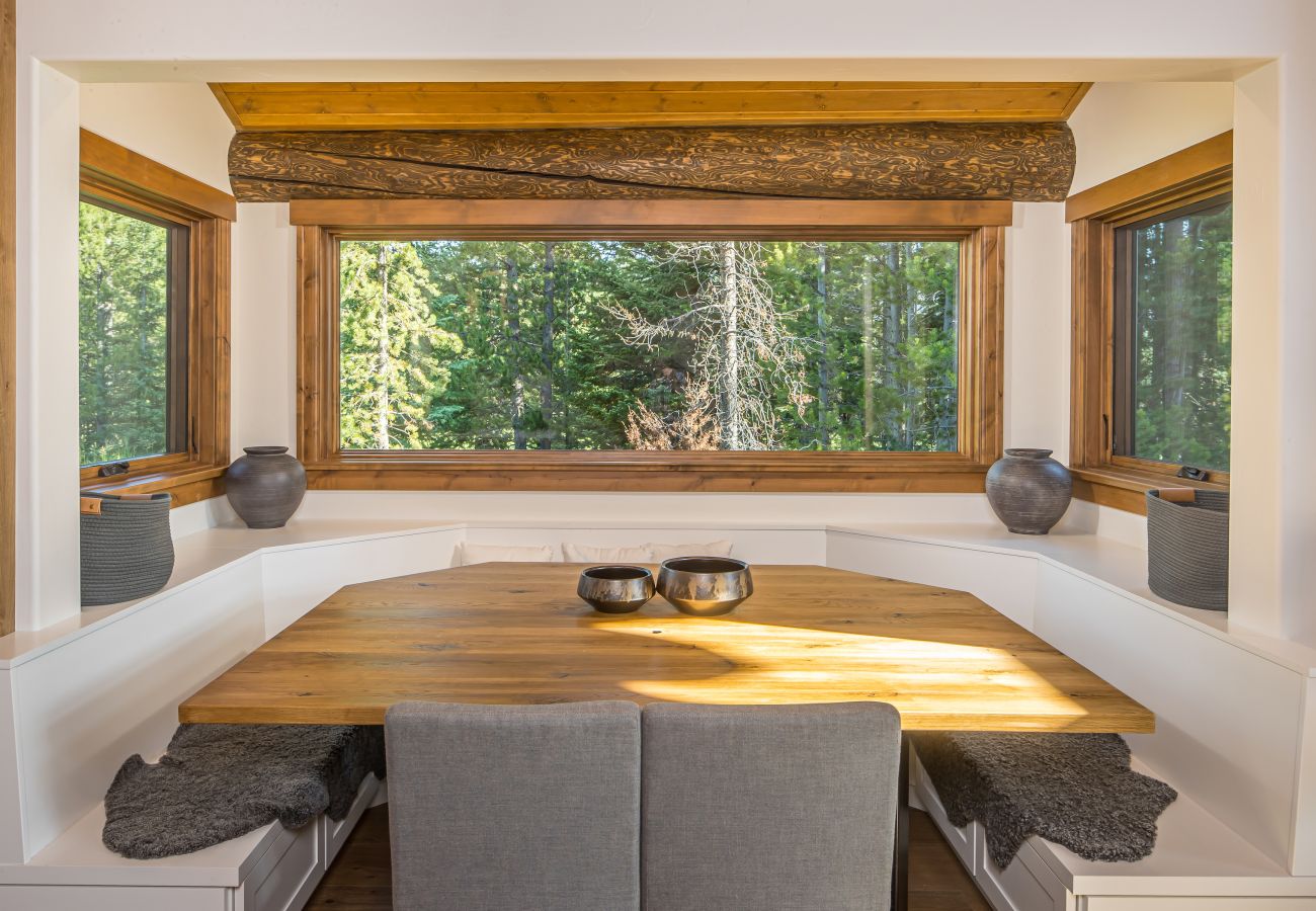 Chalet in Big Sky - Vast Ski In/Ski Out Big Sky Chalet