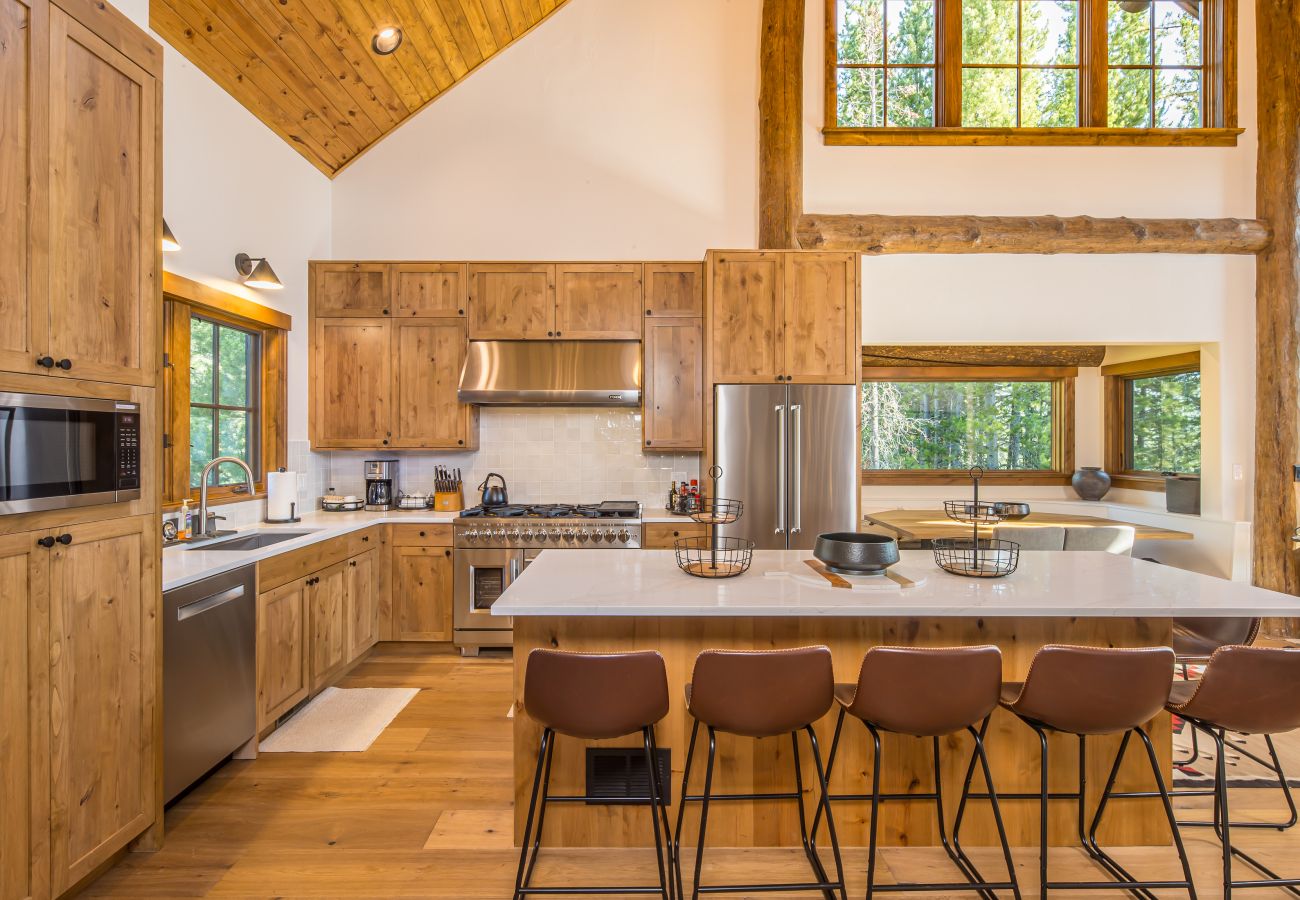 Chalet in Big Sky - Vast Ski In/Ski Out Big Sky Chalet