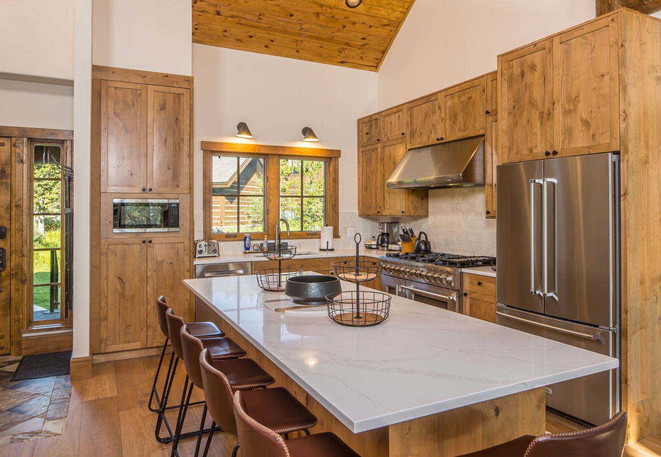 Chalet in Big Sky - Vast Ski In/Ski Out Big Sky Chalet