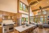 Chalet in Big Sky - Vast Ski In/Ski Out Big Sky Chalet