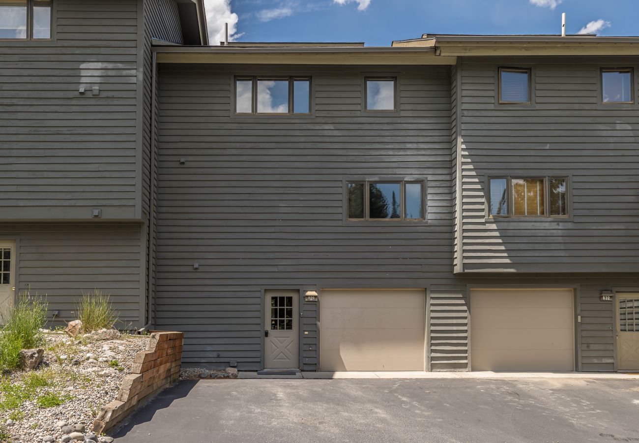 Townhouse in Big Sky - Stylish Big Sky Home