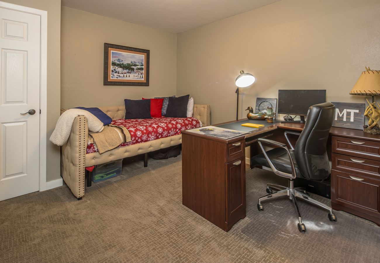 Townhouse in Big Sky - Stylish Big Sky Home