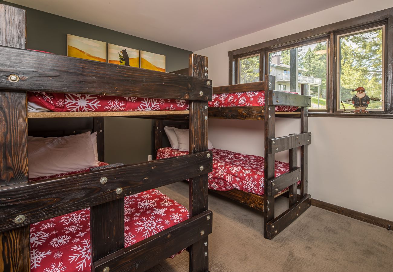 Townhouse in Big Sky - Stylish Big Sky Home