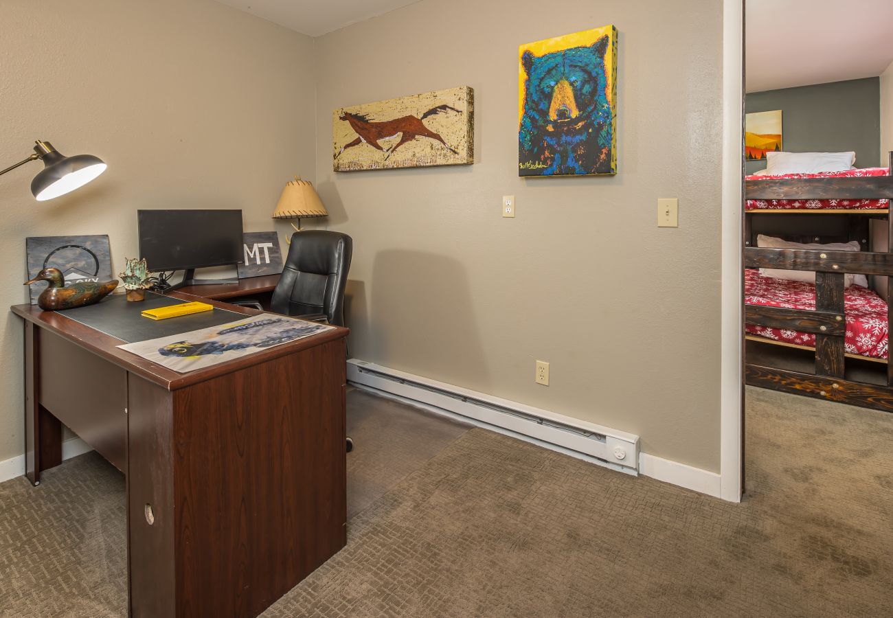 Townhouse in Big Sky - Stylish Big Sky Home
