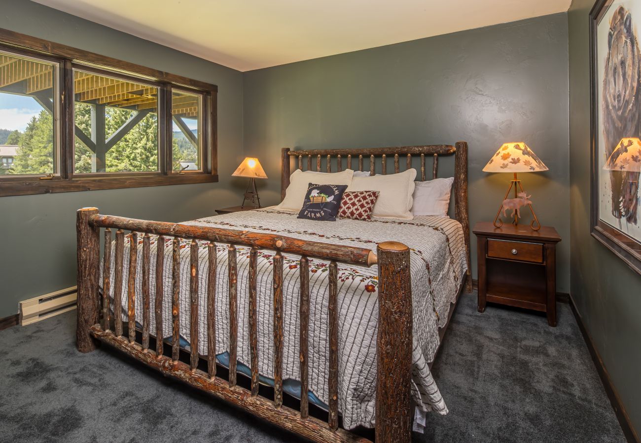 Townhouse in Big Sky - Stylish Big Sky Home