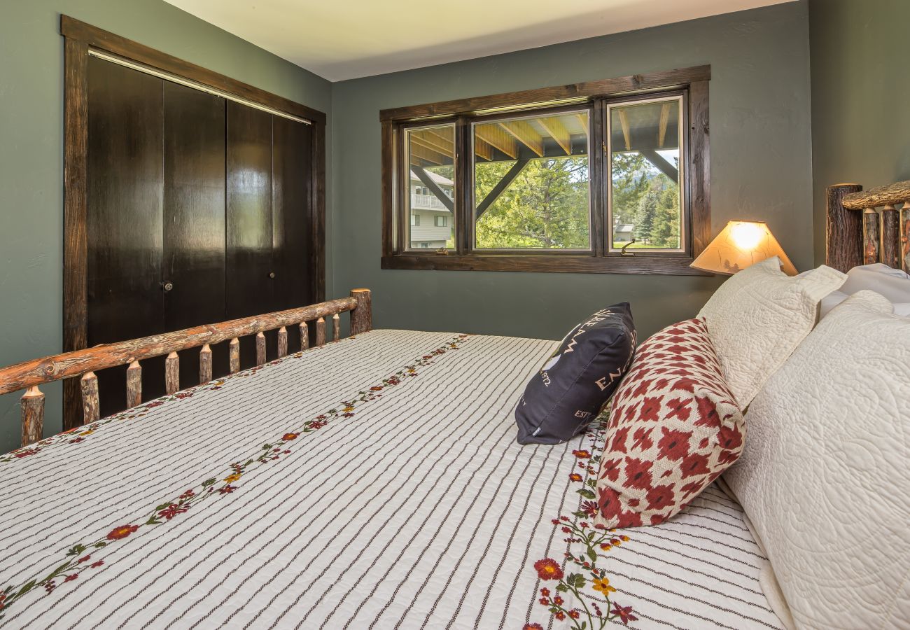 Townhouse in Big Sky - Stylish Big Sky Home