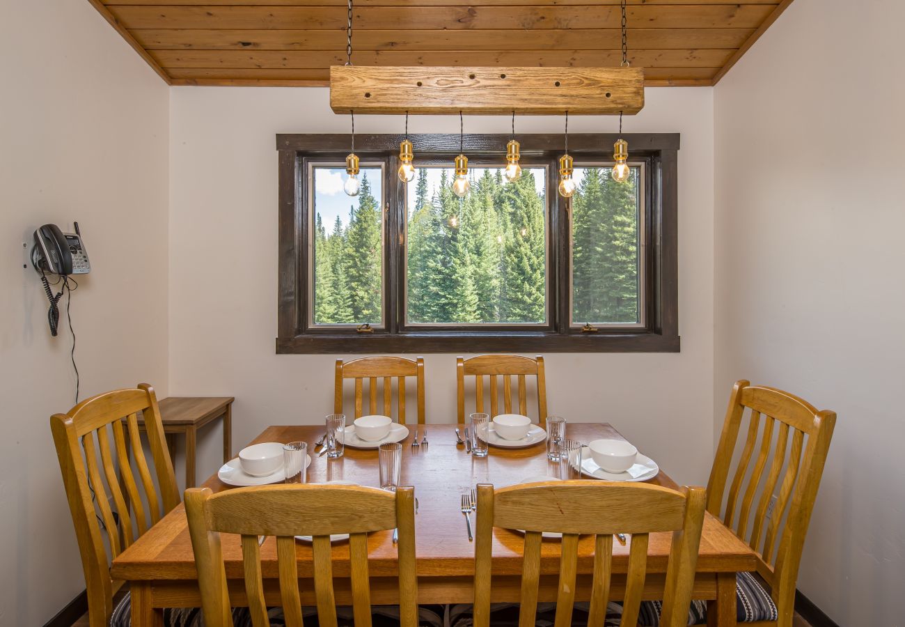 Townhouse in Big Sky - Stylish Big Sky Home