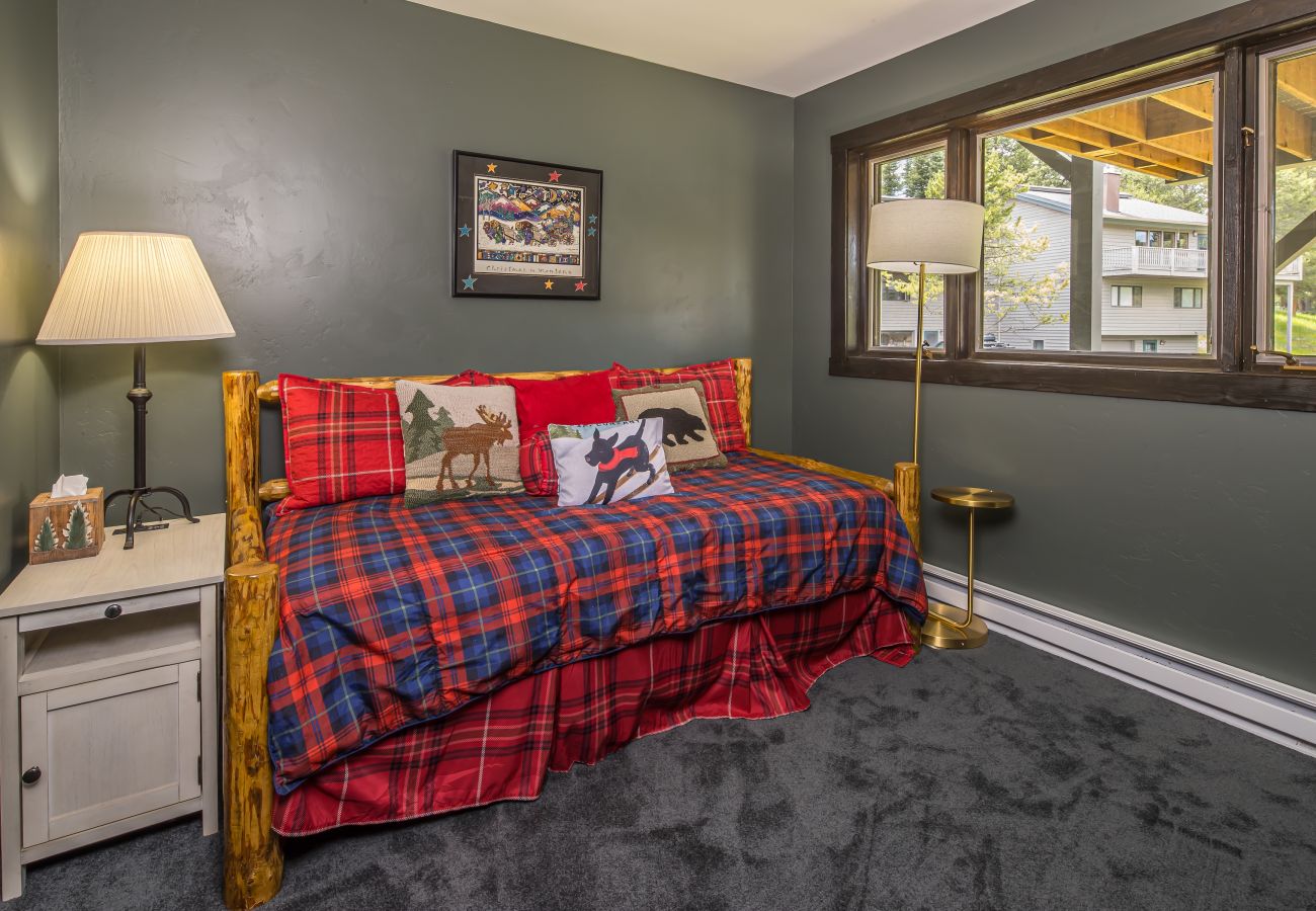 Townhouse in Big Sky - Stylish Big Sky Home