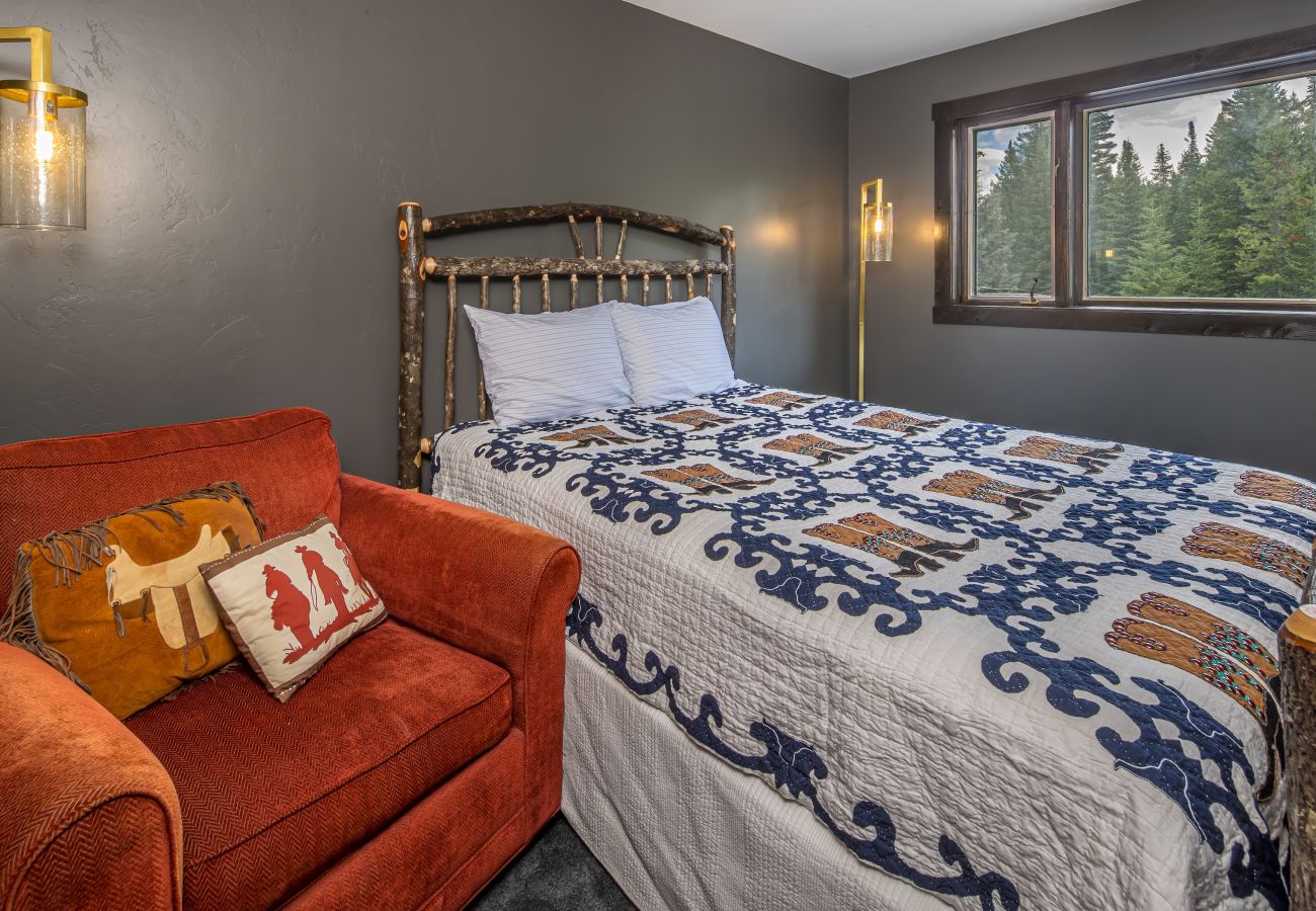Townhouse in Big Sky - Stylish Big Sky Home