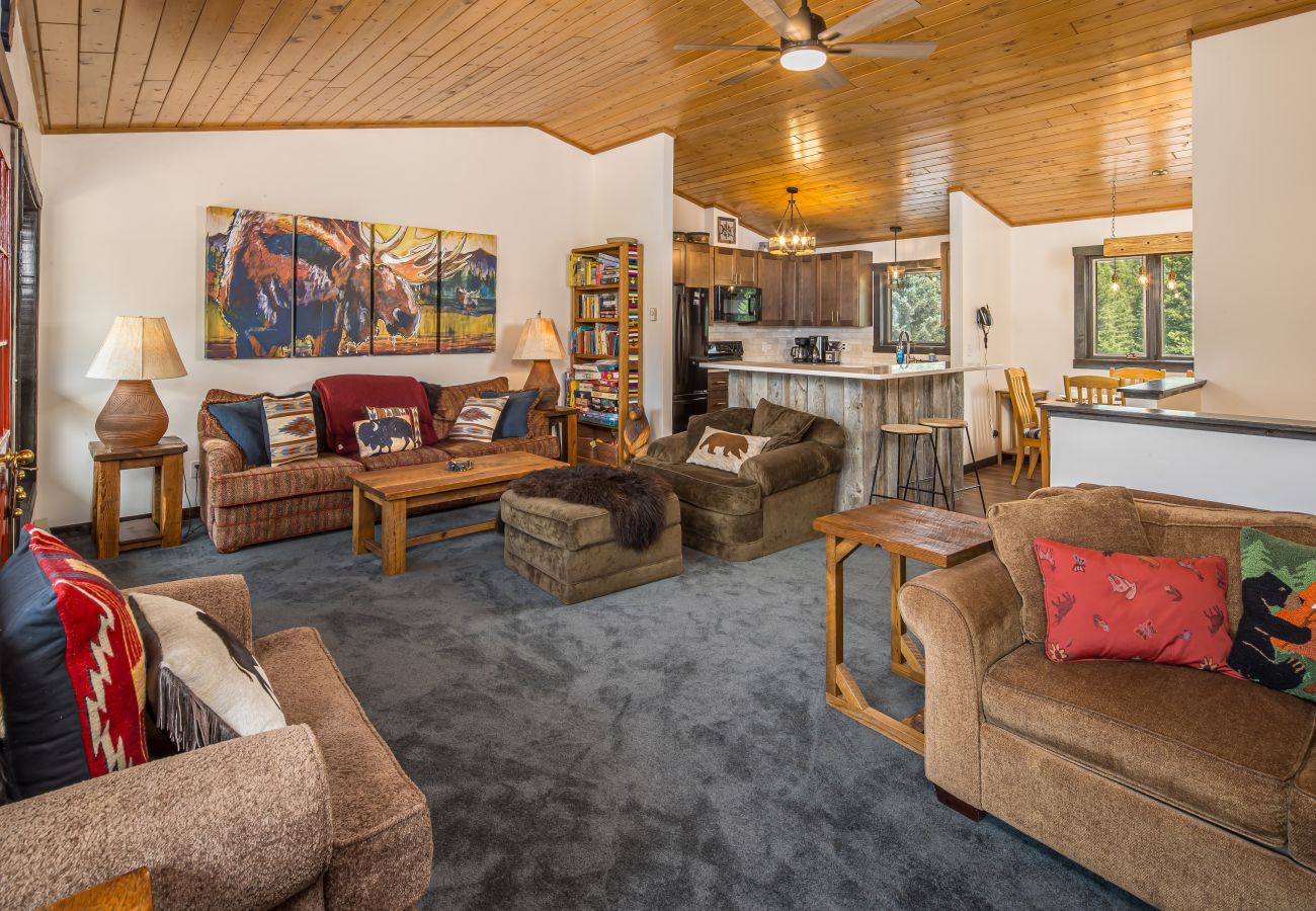 Townhouse in Big Sky - Stylish Big Sky Home