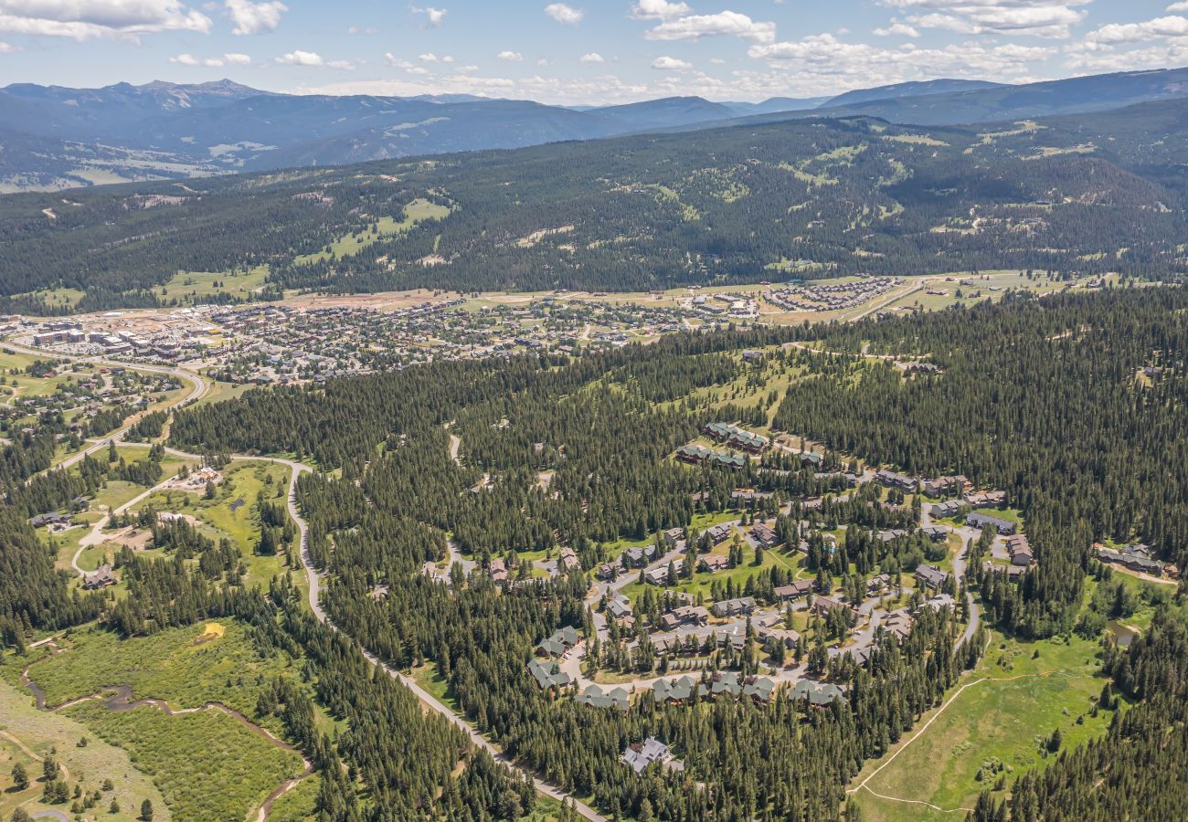 Townhouse in Big Sky - Stylish Big Sky Home