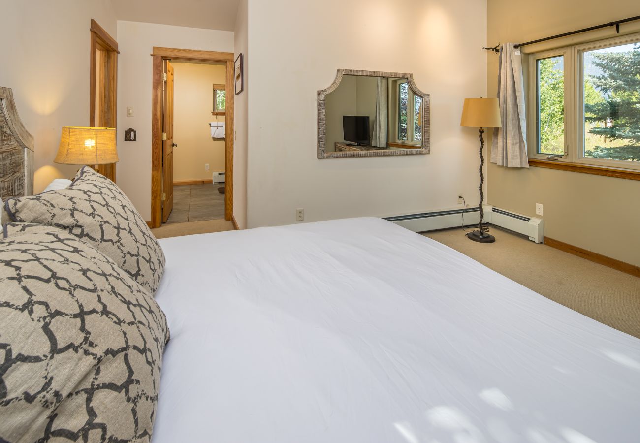 Townhouse in Big Sky - New to Market! Big Sky Town Center Home