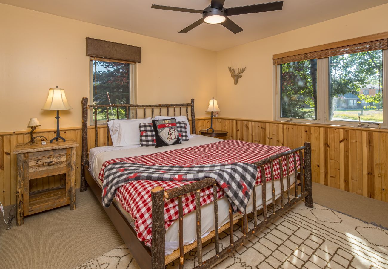 Townhouse in Big Sky - New to Market! Big Sky Town Center Home