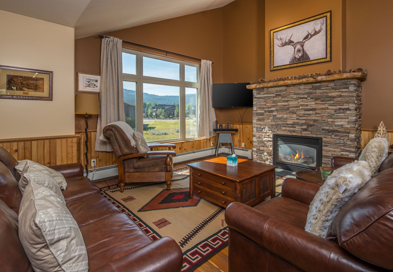 Townhouse in Big Sky - New to Market! Big Sky Town Center Home