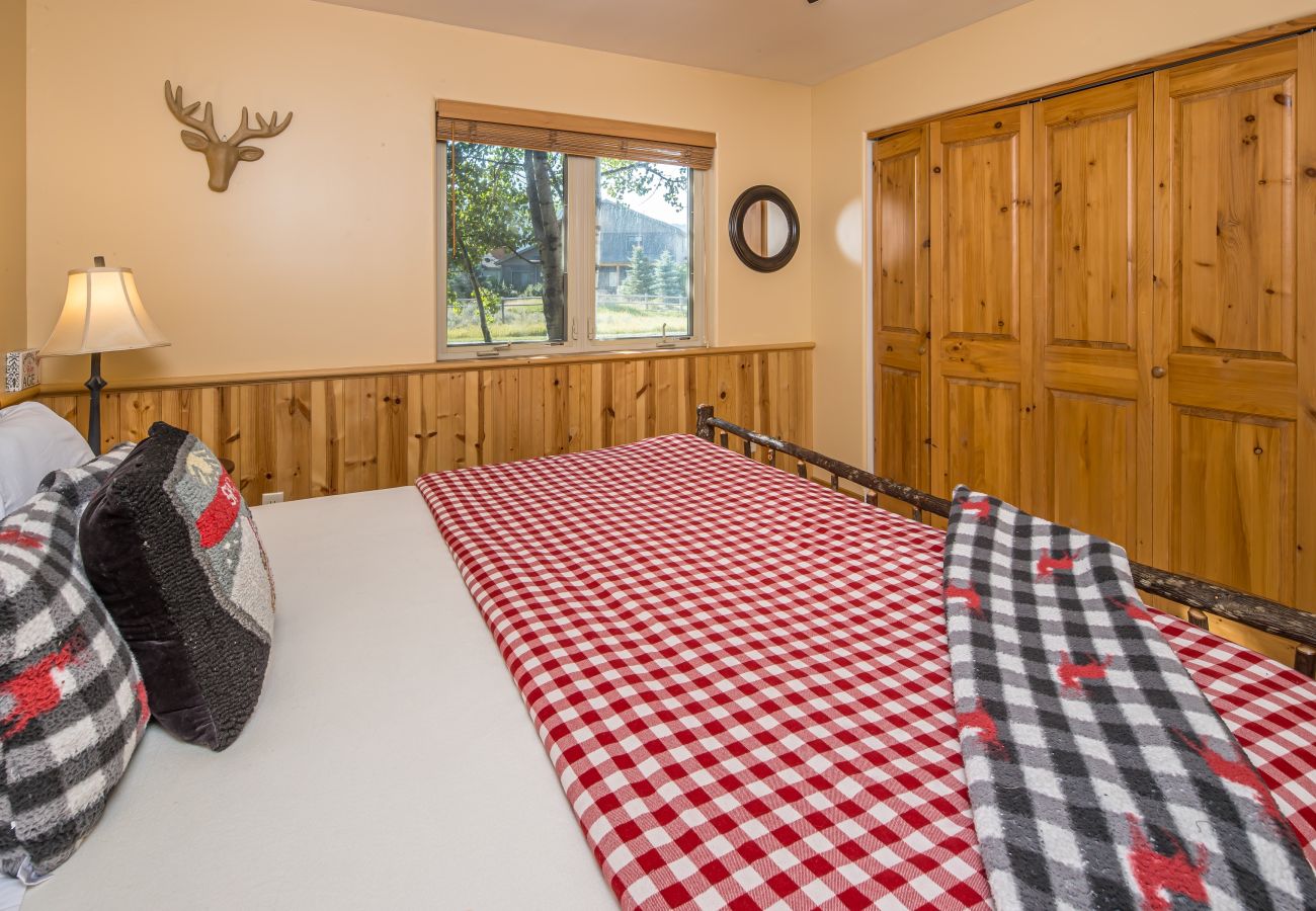 Townhouse in Big Sky - New to Market! Big Sky Town Center Home