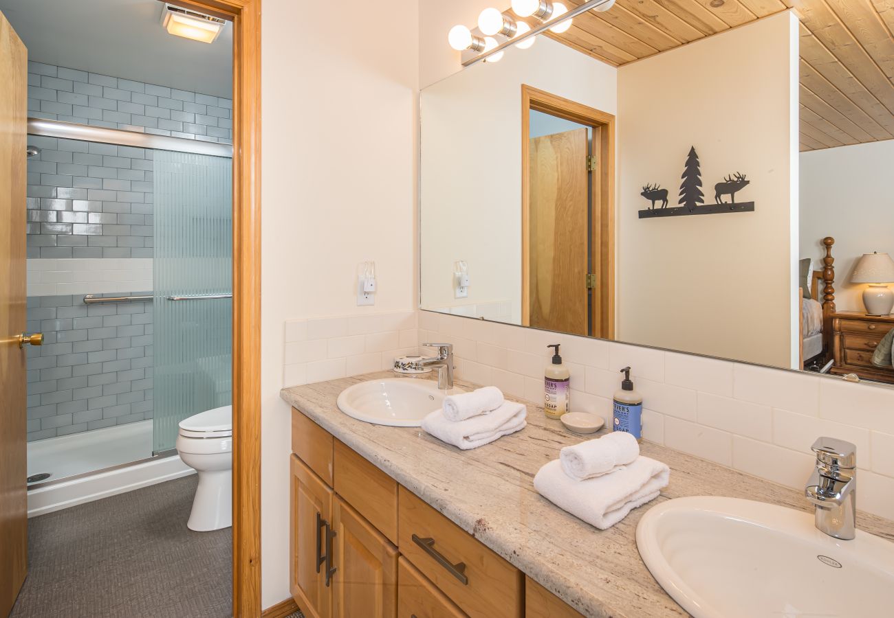 Condominium in Big Sky - New to Market! Ski in/Ski Out Big Sky Mountain Condo