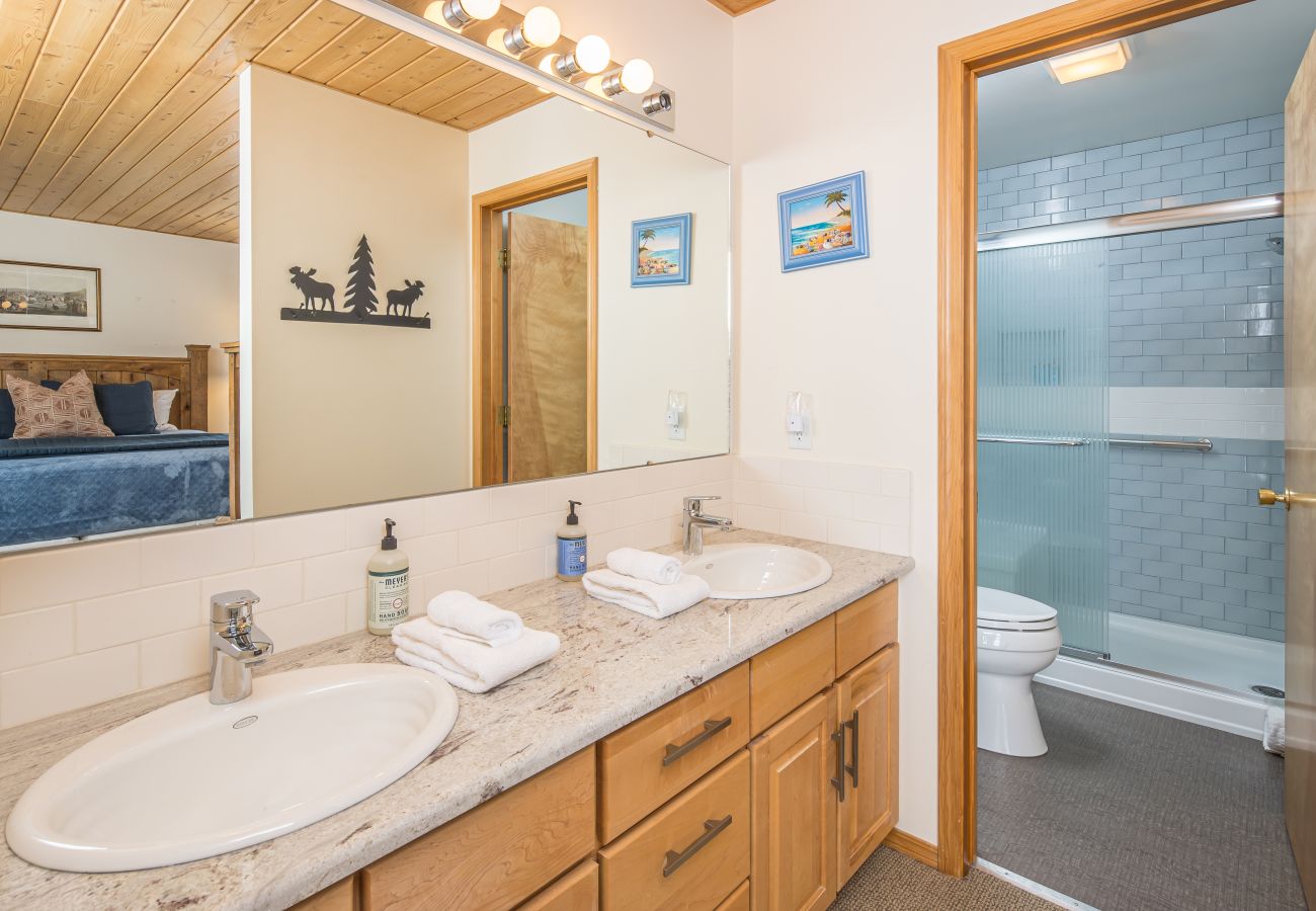 Condominium in Big Sky - New to Market! Ski in/Ski Out Big Sky Mountain Condo