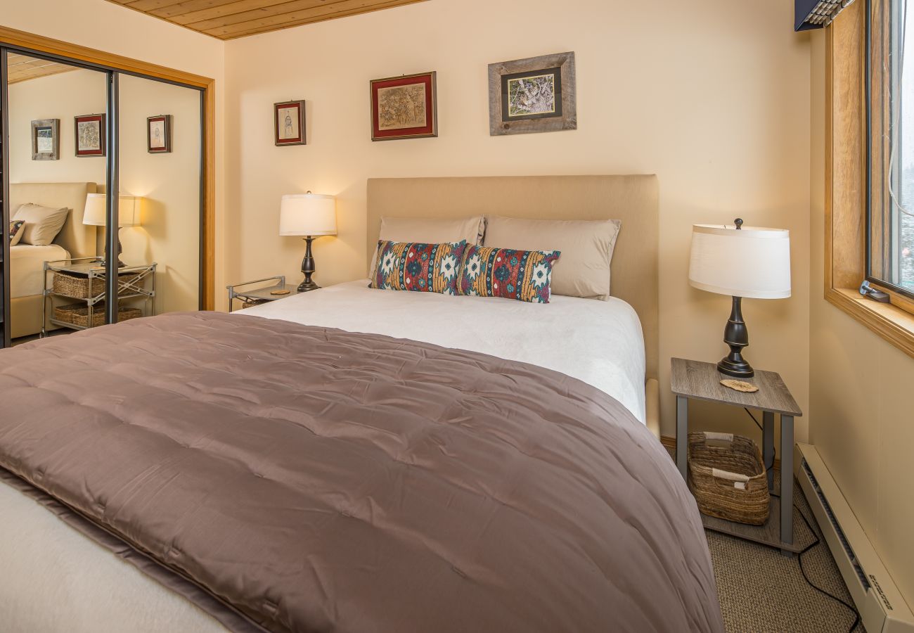 Condominium in Big Sky - New to Market! Ski in/Ski Out Big Sky Mountain Condo