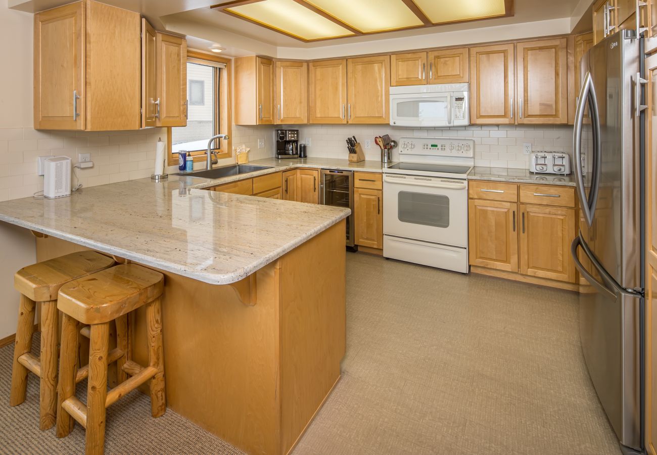 Condominium in Big Sky - New to Market! Ski in/Ski Out Big Sky Mountain Condo