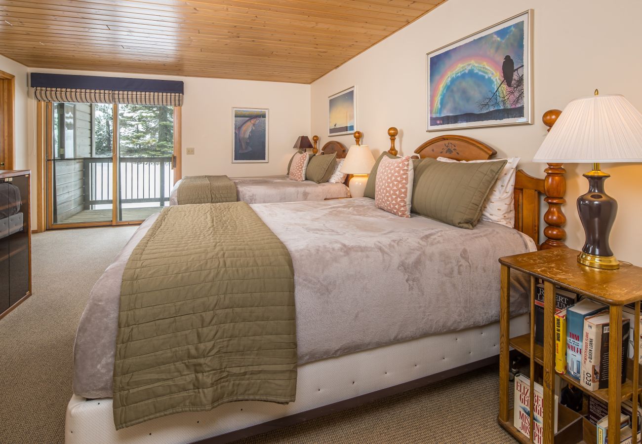 Condominium in Big Sky - New to Market! Ski in/Ski Out Big Sky Mountain Condo