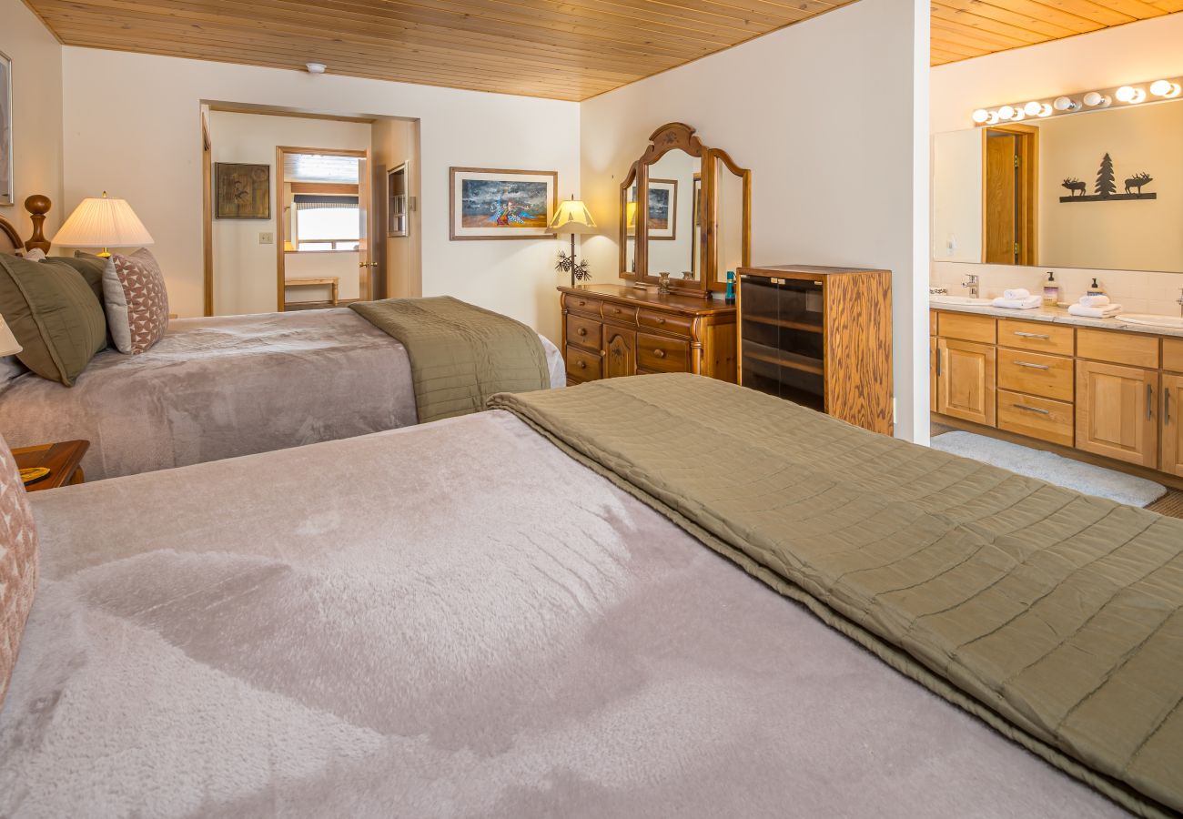 Condominium in Big Sky - New to Market! Ski in/Ski Out Big Sky Mountain Condo