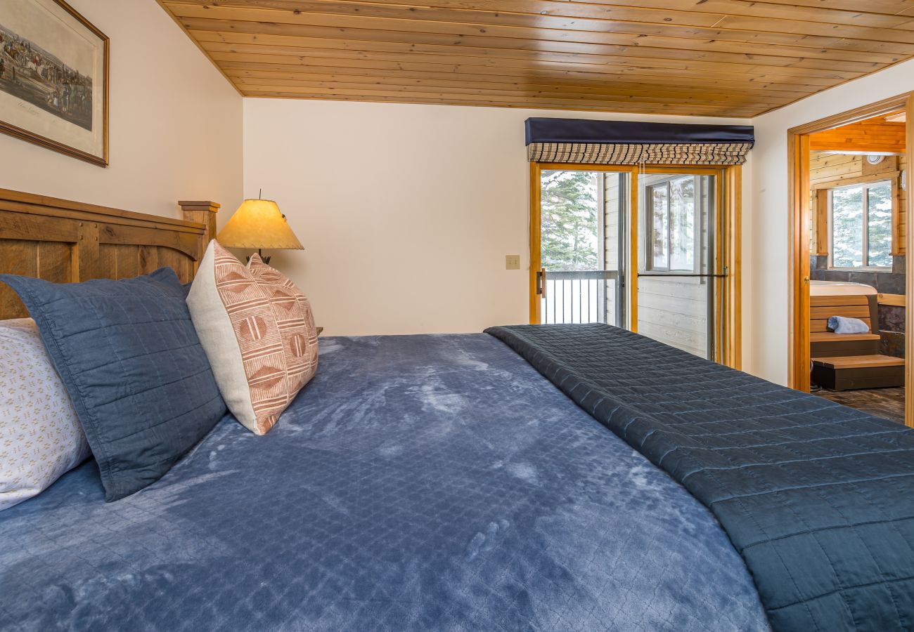 Condominium in Big Sky - New to Market! Ski in/Ski Out Big Sky Mountain Condo