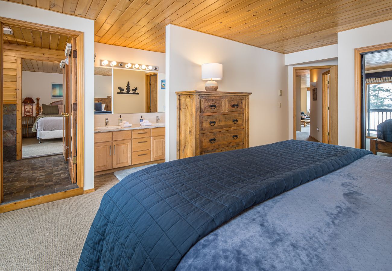 Condominium in Big Sky - New to Market! Ski in/Ski Out Big Sky Mountain Condo