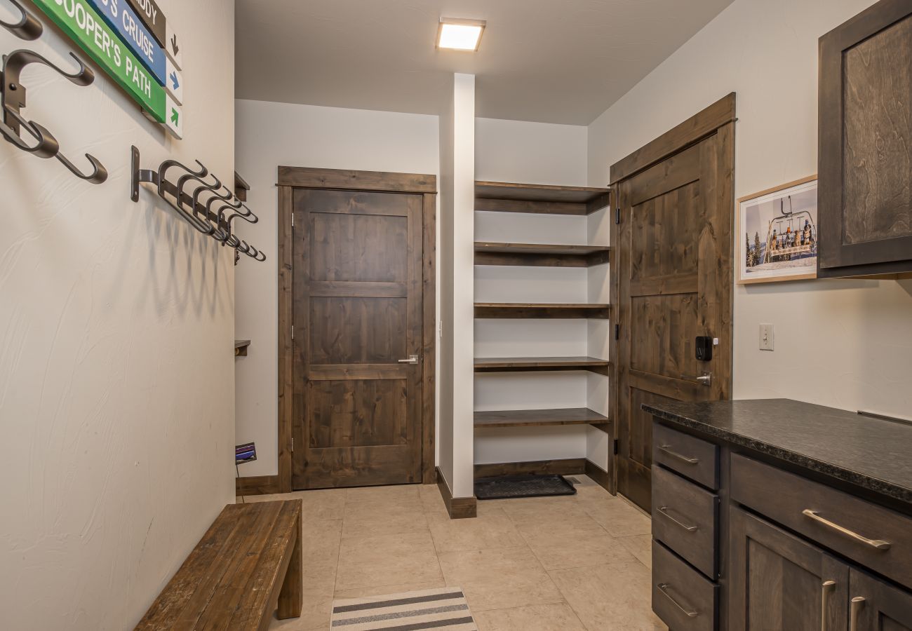 Condominium in Big Sky - New to Market! Big Sky Town Center Retreat