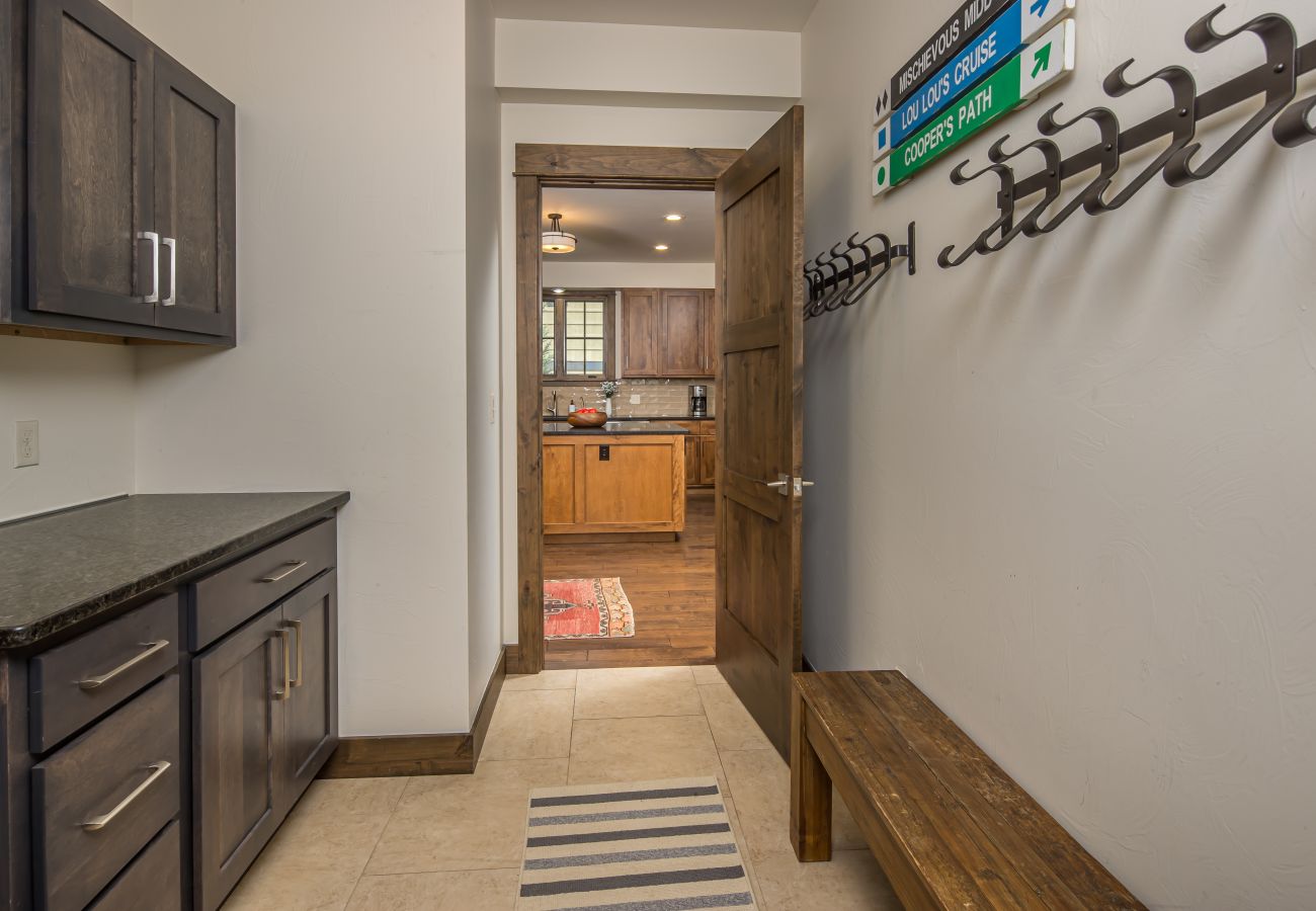 Condominium in Big Sky - New to Market! Big Sky Town Center Retreat
