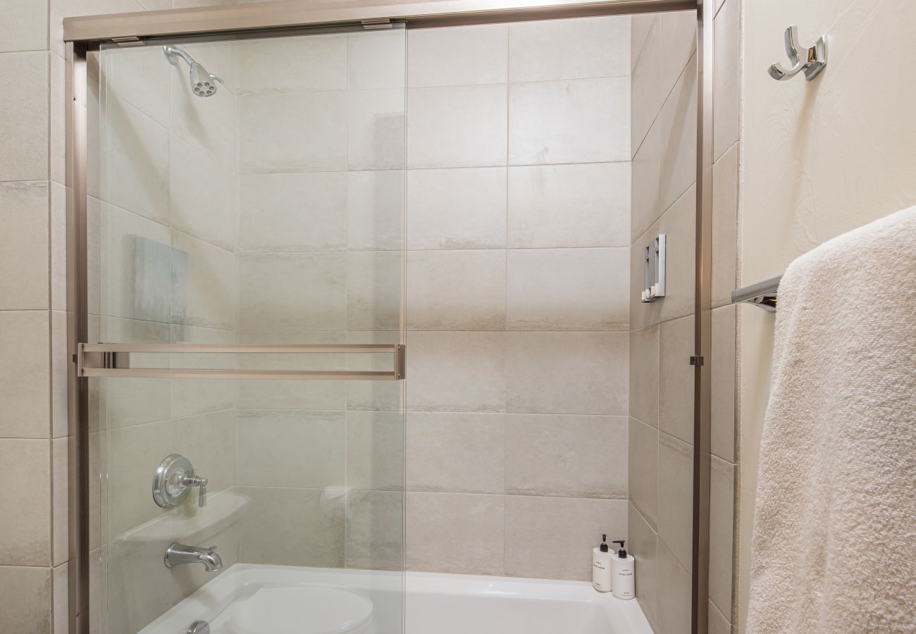 Condominium in Big Sky - New to Market! Big Sky Town Center Retreat