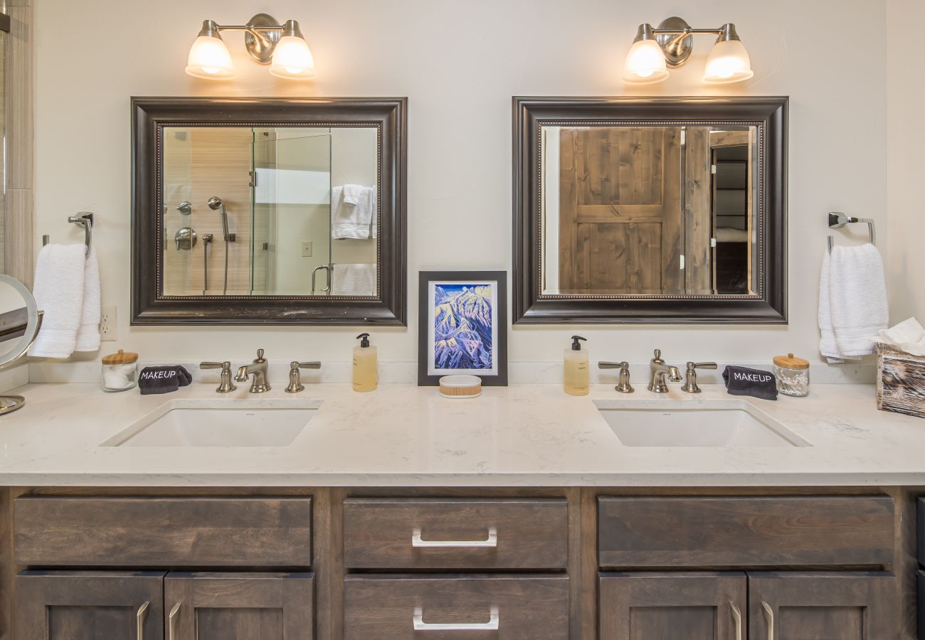 Condominium in Big Sky - New to Market! Big Sky Town Center Retreat