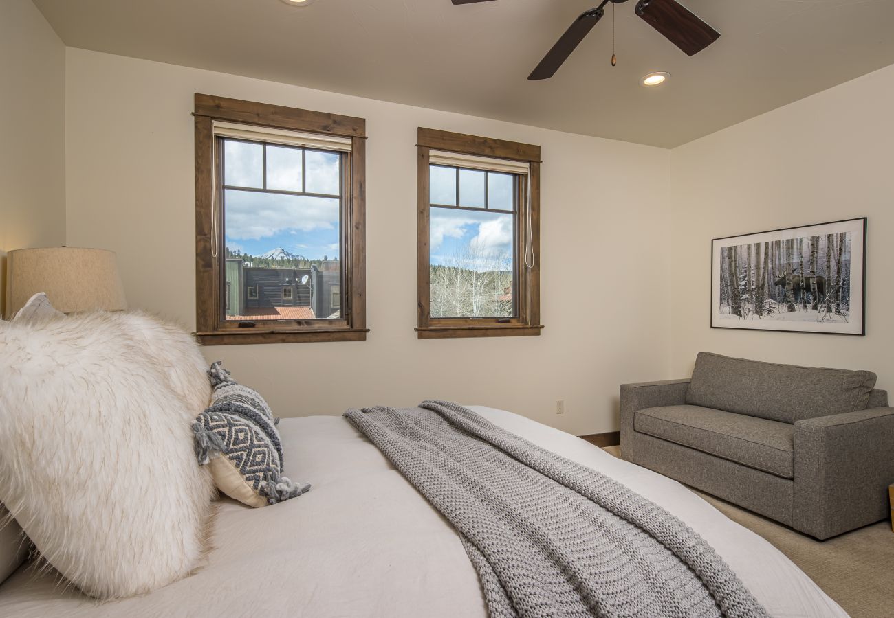 Condominium in Big Sky - New to Market! Big Sky Town Center Retreat