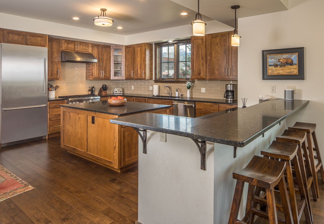 Condominium in Big Sky - New to Market! Big Sky Town Center Retreat