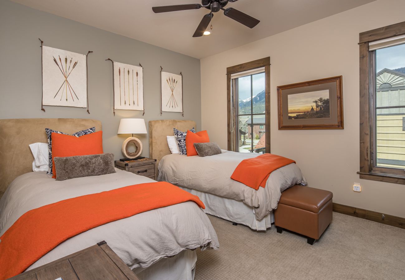 Condominium in Big Sky - New to Market! Big Sky Town Center Retreat