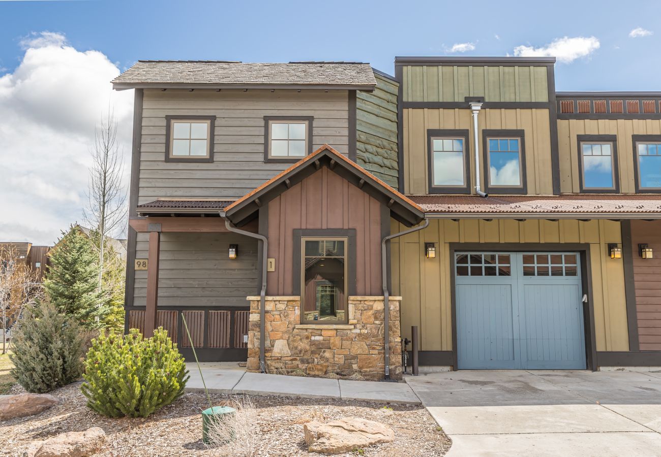 Condominium in Big Sky - New to Market! Big Sky Town Center Retreat