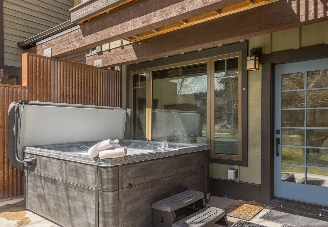 Condominium in Big Sky - New to Market! Big Sky Town Center Retreat