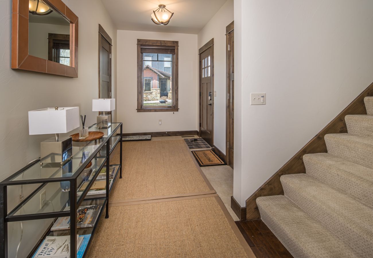 Condominium in Big Sky - New to Market! Big Sky Town Center Retreat