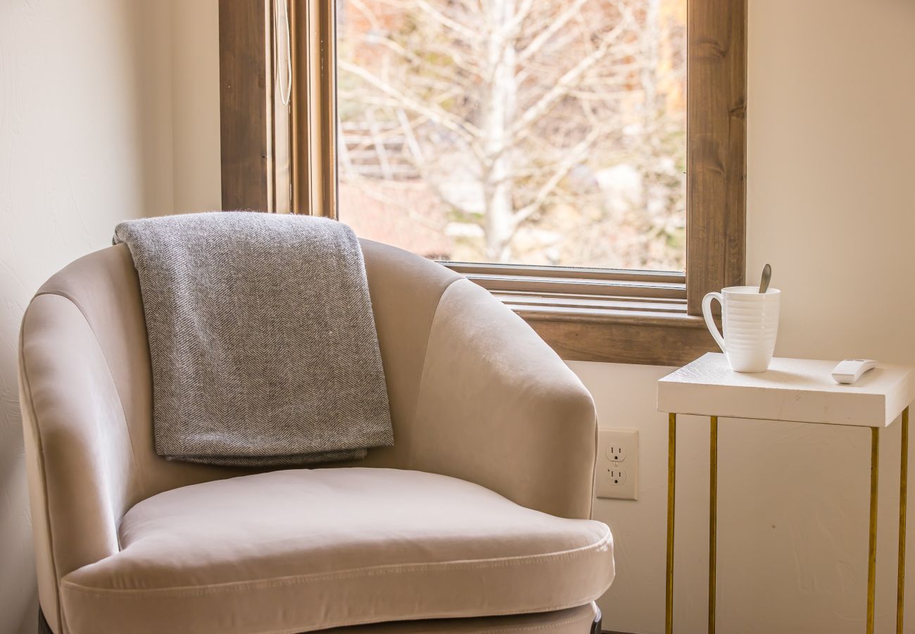 Condominium in Big Sky - New to Market! Big Sky Town Center Retreat